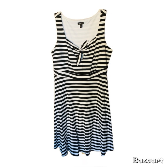 ➕🌻 TORRID || Plus-Size Gothic Pin-Up Skater Dress- - Picture 5 of 7